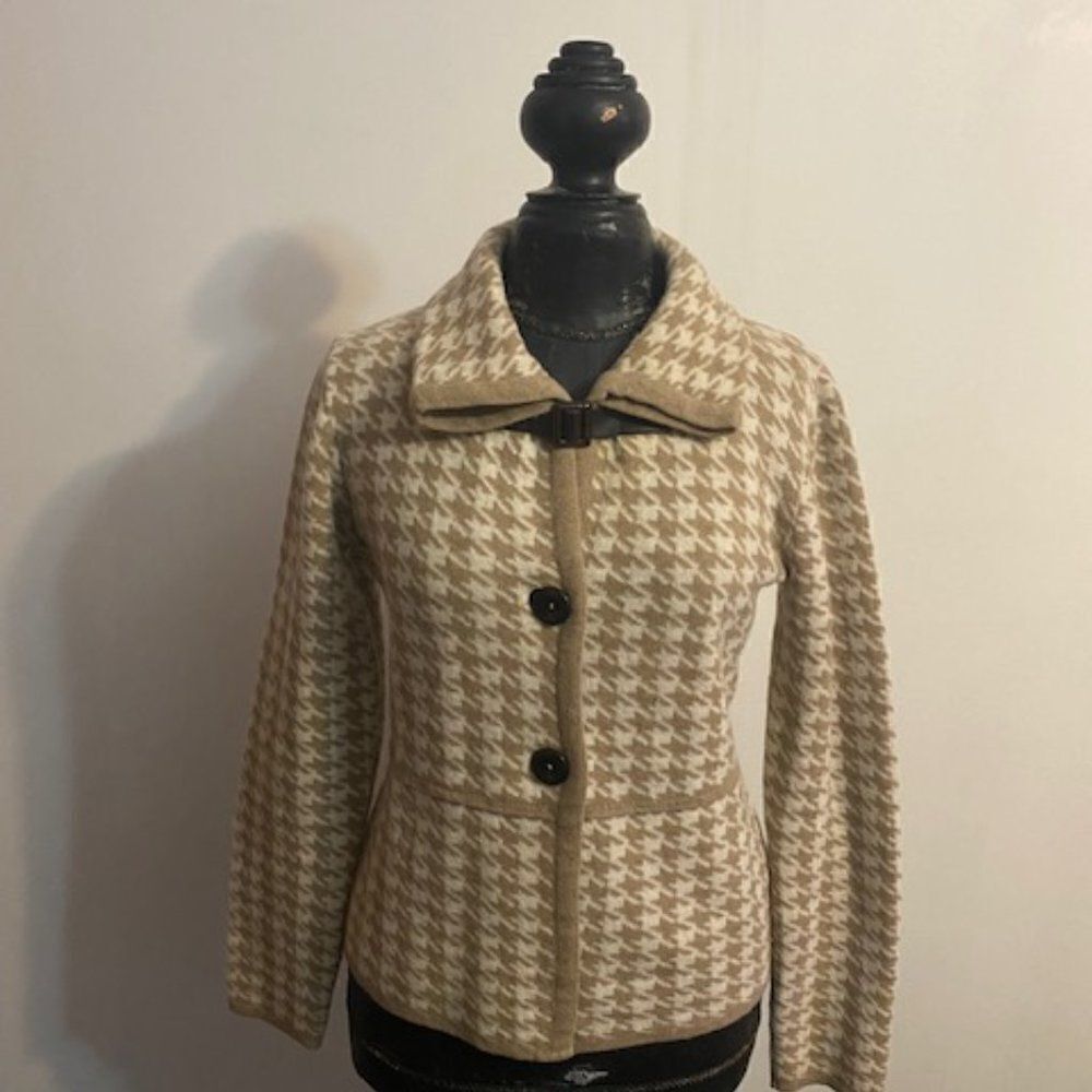 A. IDA Tan/White Houndstooth Sweater, size M